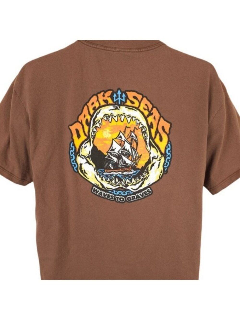 Dark Seas T Shirt Mens Size Large Brown Waves To Graves Shark Jaws